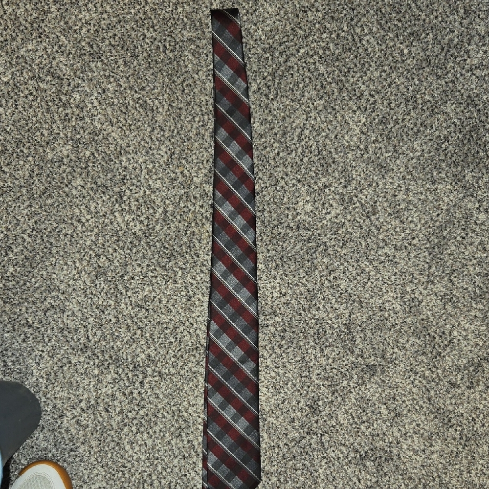 Elegant Checkered Men's Tie